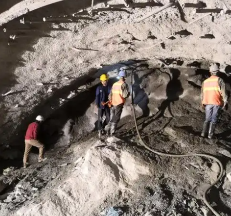 和平隧道拱顶带模注浆料，微膨胀注浆料的特点及施工工艺